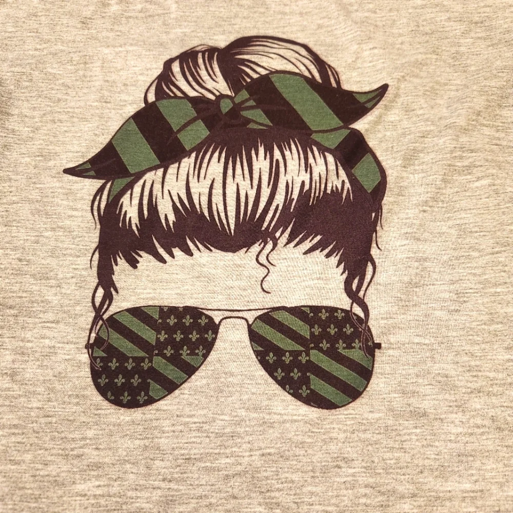 Messy Bun Fleur-De-Lis Gray Green Black Top - Picture 2 of 6